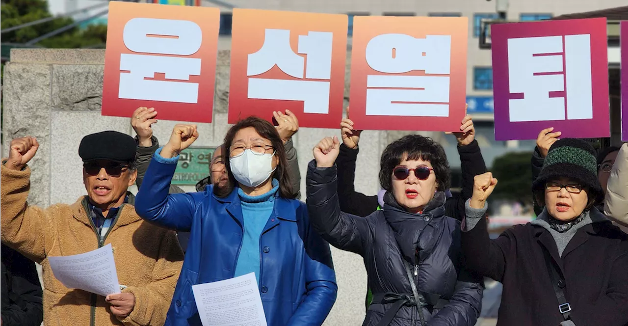 대전 퇴직 교사들, 윤석열 대통령 퇴진 촉구 시국선언