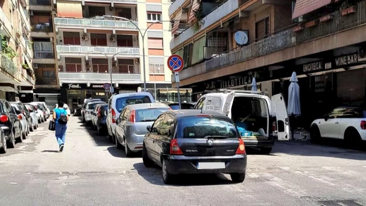 La Sosta Selvaggia Affligge Roma: Il 36% dei Veicoli Viola il Codice della Strada