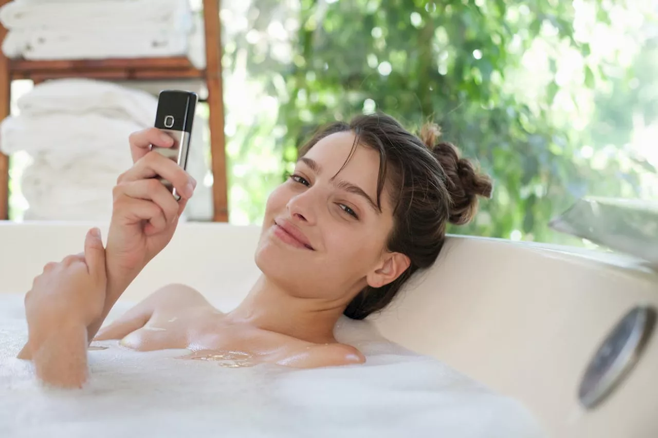 N'utilisez pas un téléphone portable en charge dans votre bain ! Un drame évité de justesse