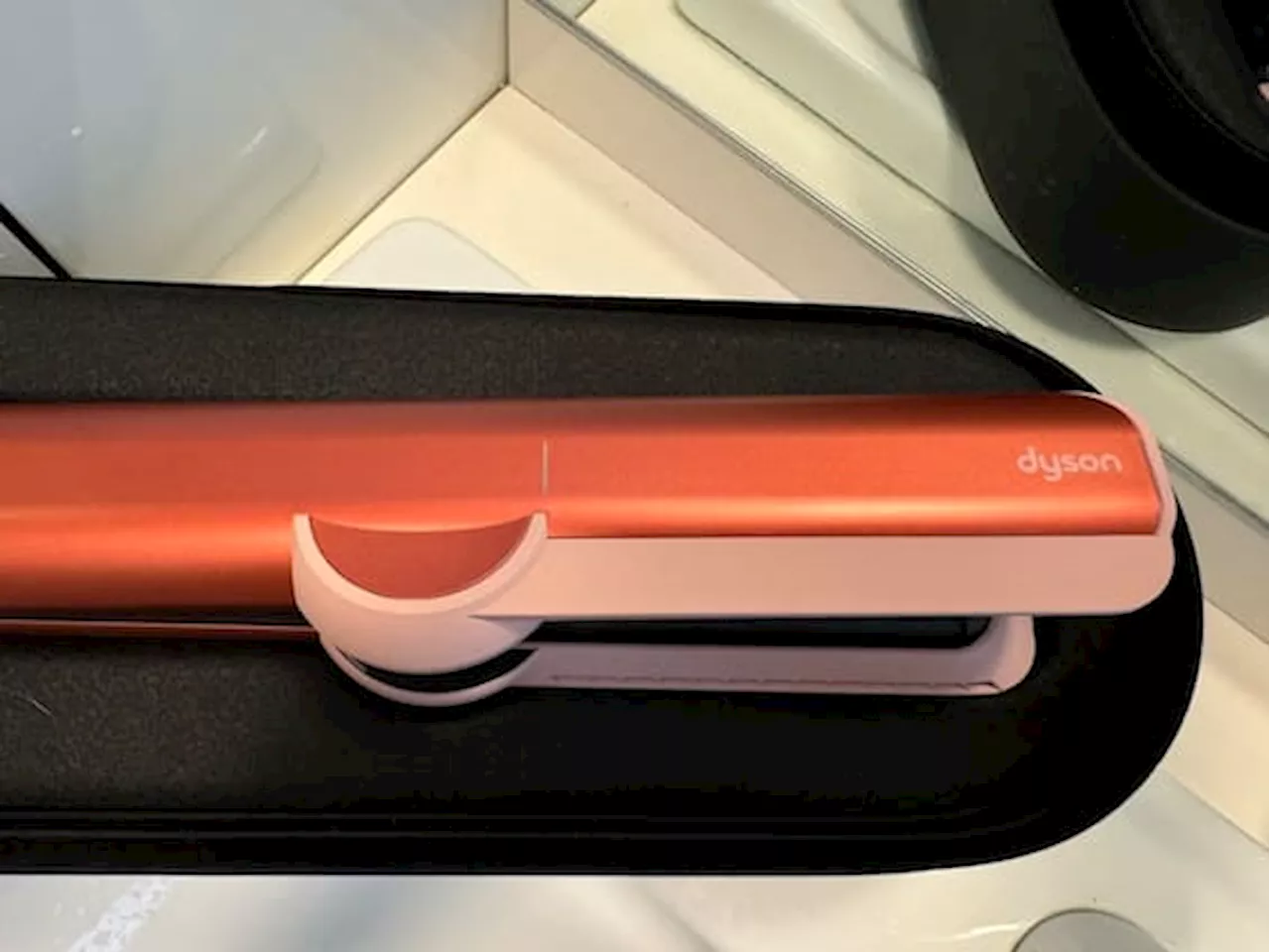 Dyson Airstrait Edizione limitata Stawberry Bronze, la recensione