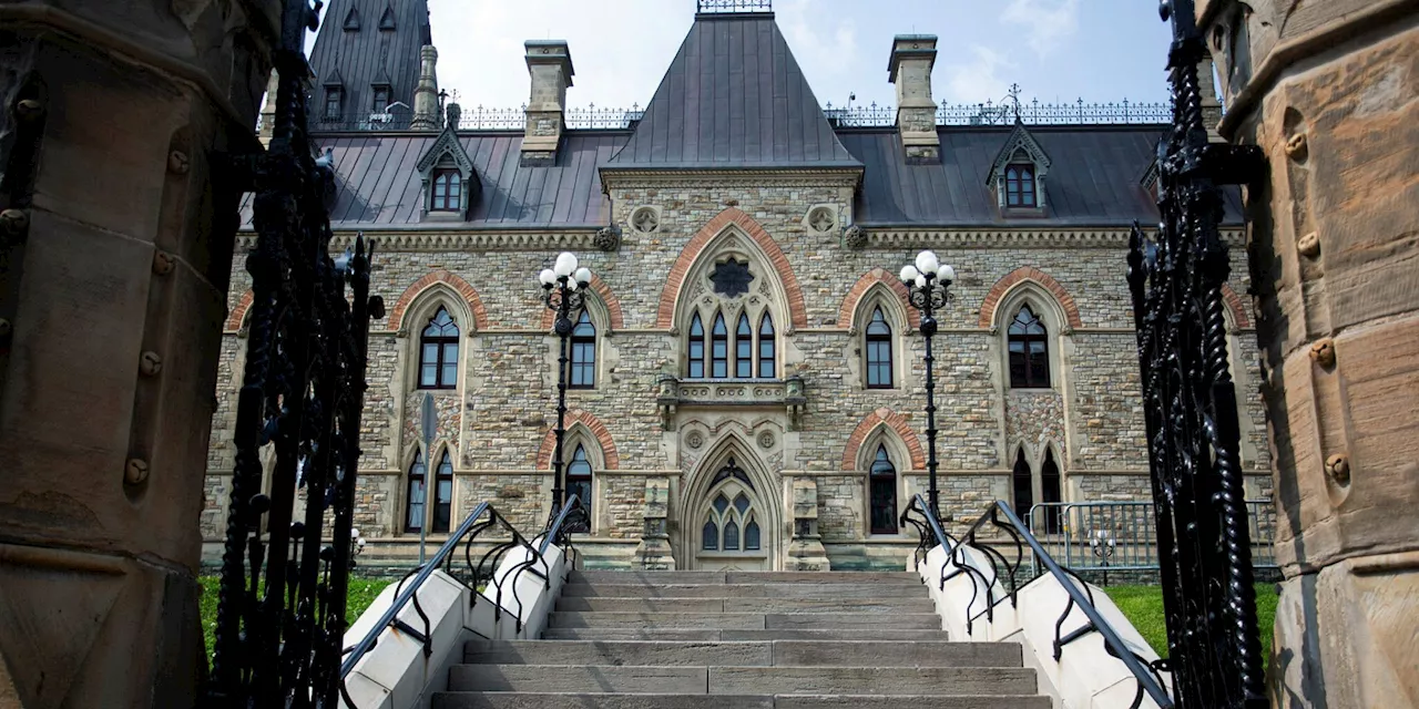 West Block Undergoes Major Renovation: Centre Block Hall of Honour Protected During Construction