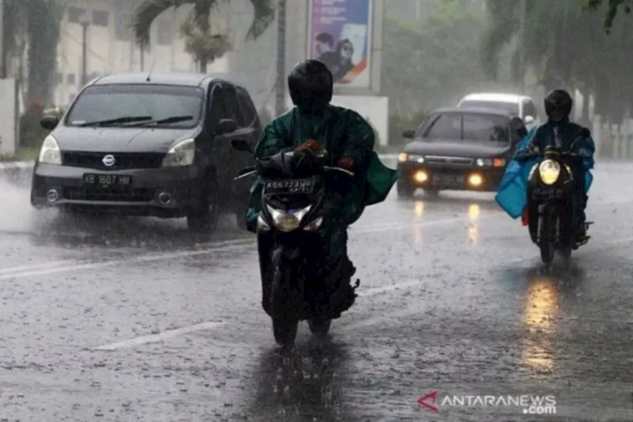 BMKG Waspadai Cuaca Ekstrem, Sebagian Indonesia Diguyur Hujan