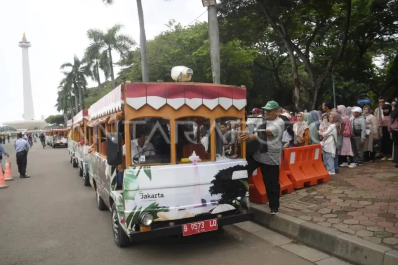 Rekayasa lalu lintas di Monas saat malam Tahun Baru 2025