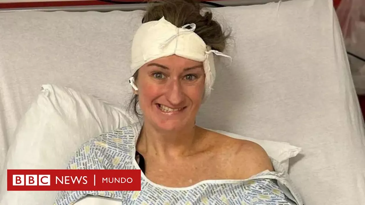 Mujer se somete a una operación pionera con holograma para extirpar un tumor benigno