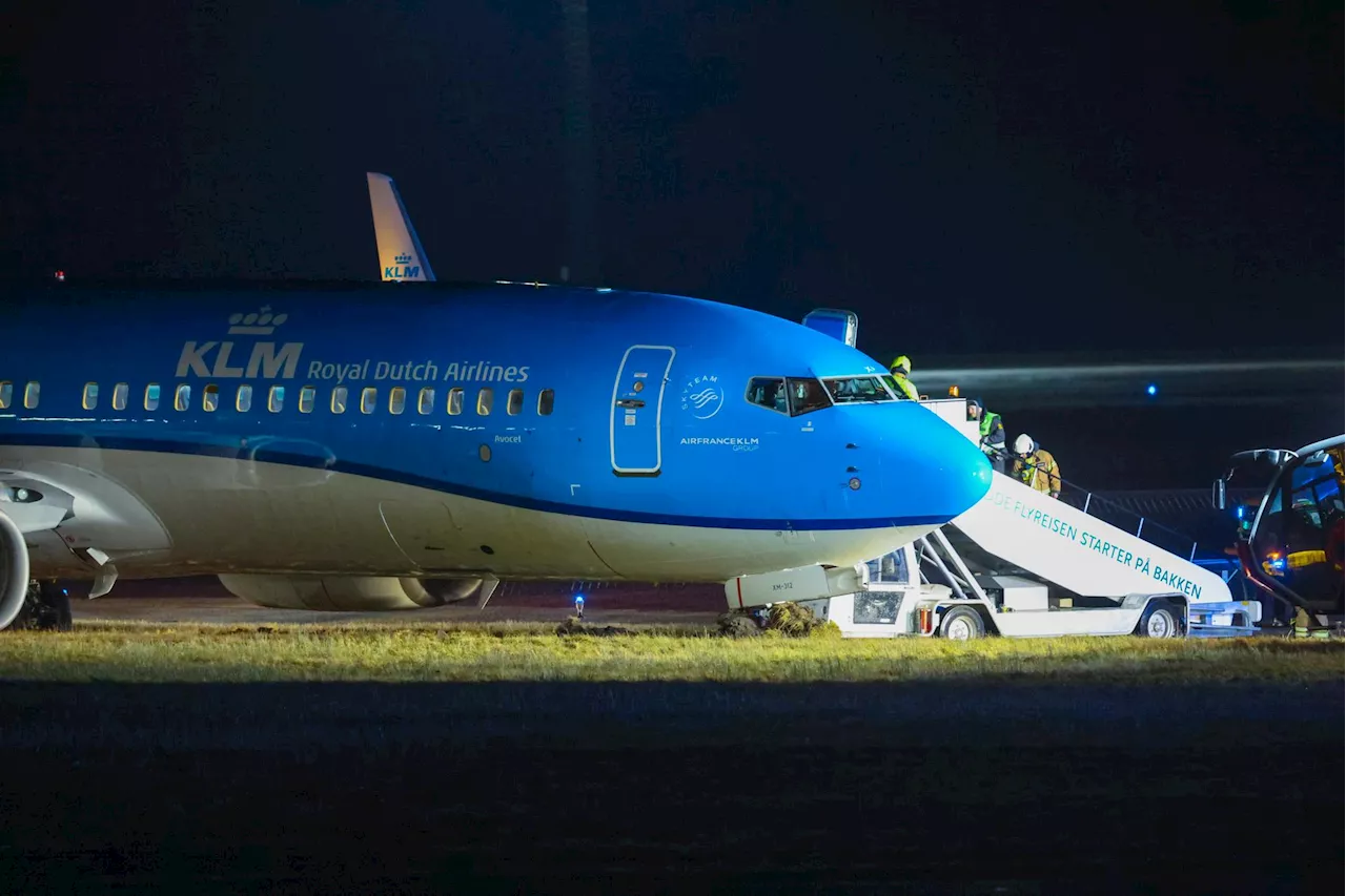 Fant deler fra KLM-fly som nødlandet på Torp på rullebanen på Gardermoen