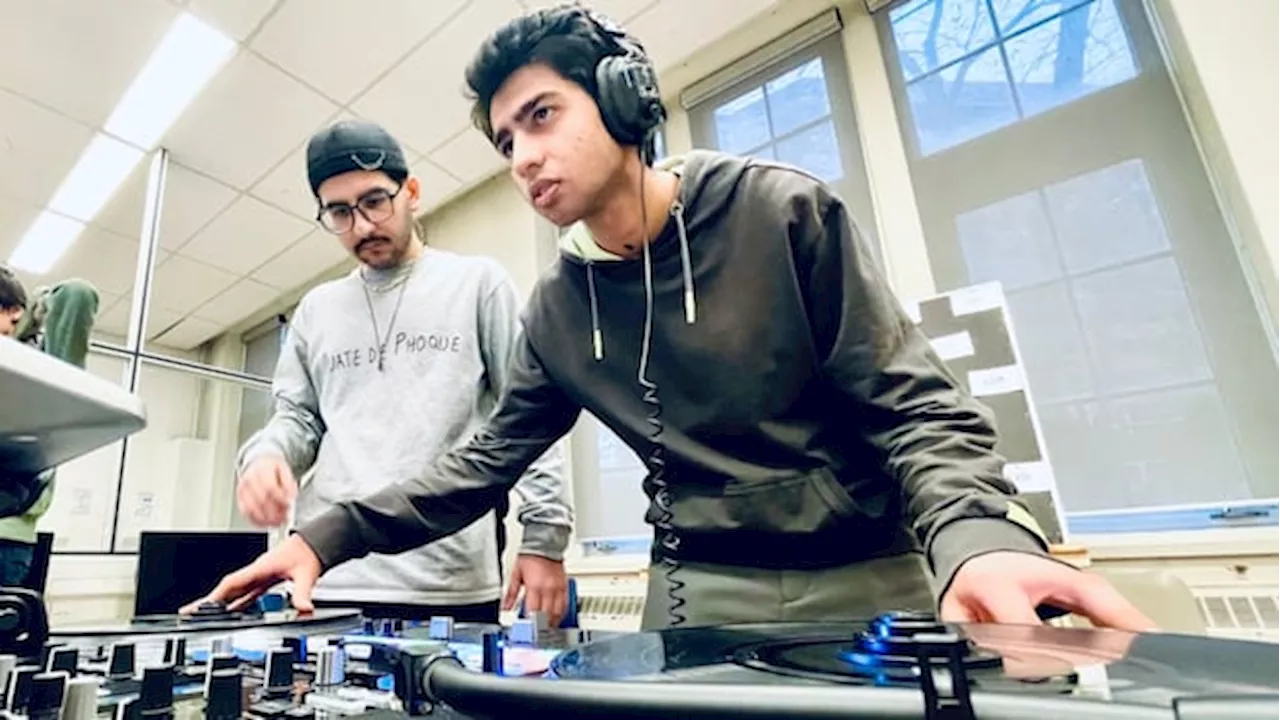 Music Class Gets Modern: Laptops, Turntables Join Traditional Instruments