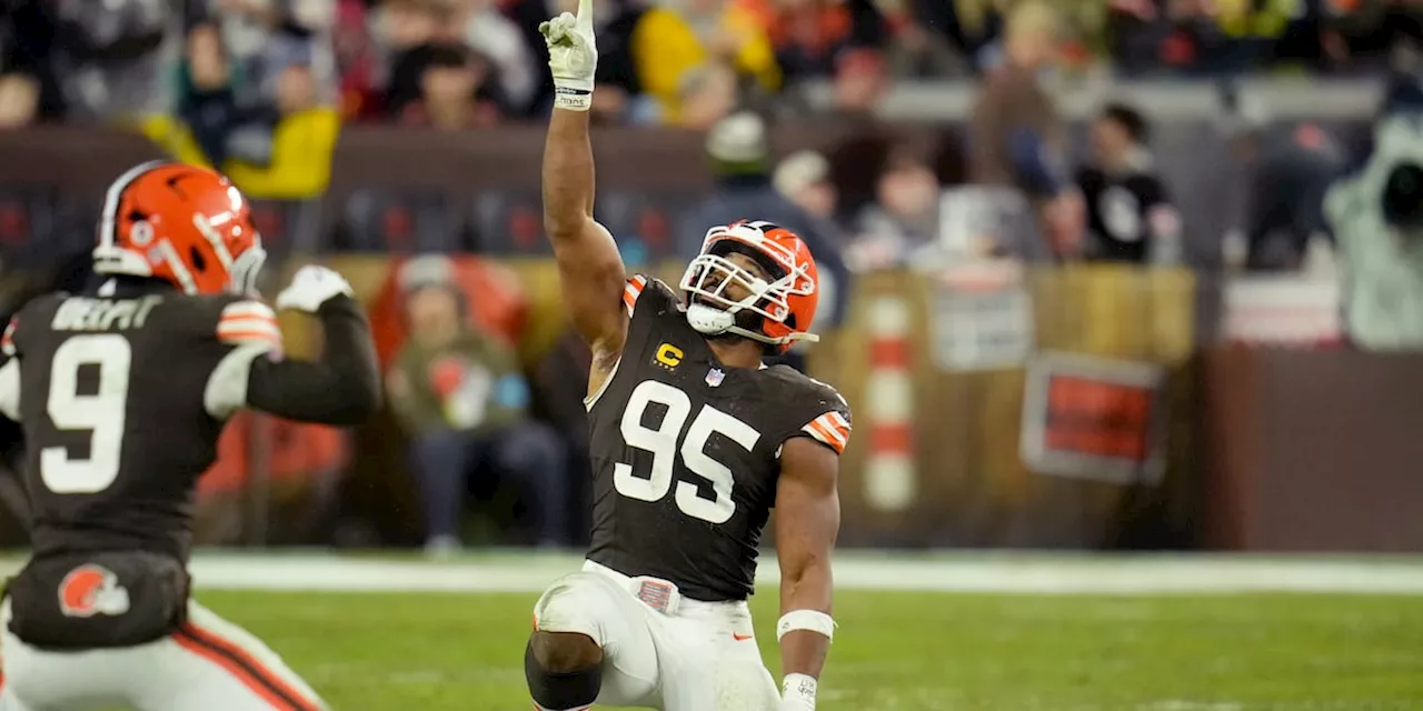 Browns' Myles Garrett makes history with 2 sacks, but another loss leaves him frustrated