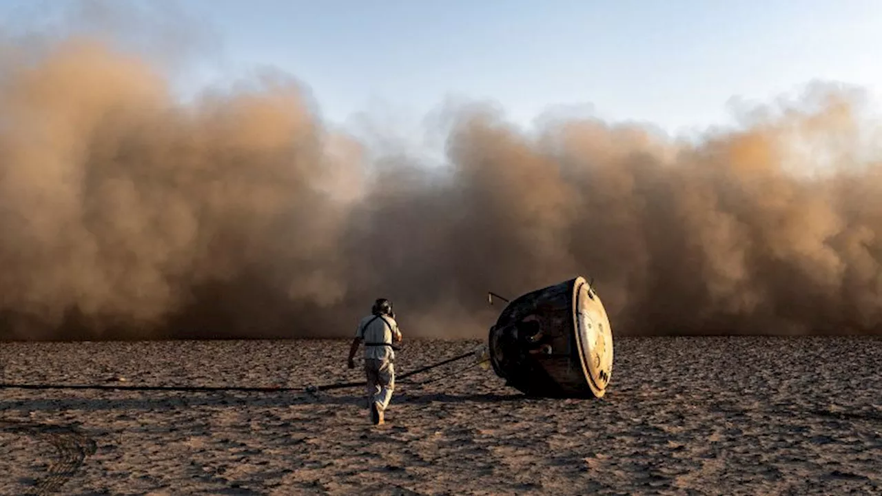 Photographer Captures the Unceremonious Return of Astronauts to Earth