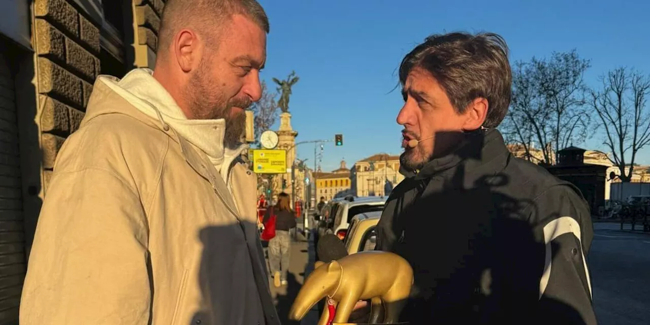 De Rossi riceve il Tapiro d'Oro a Striscia la Notizia