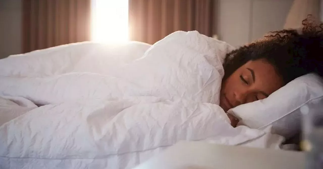 Expert shares simple sleeping tips to ensure you're better rested in 2025