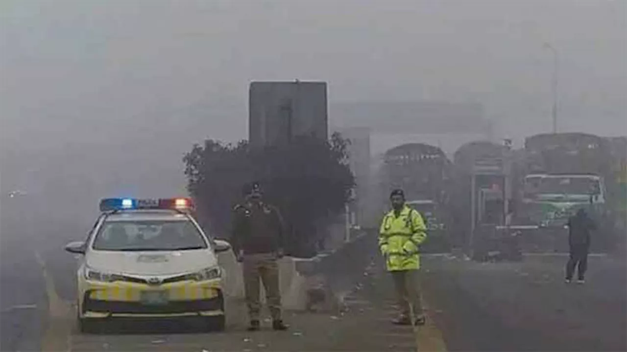 Dense fog again disrupts road traffic on motorways in parts of Punjab