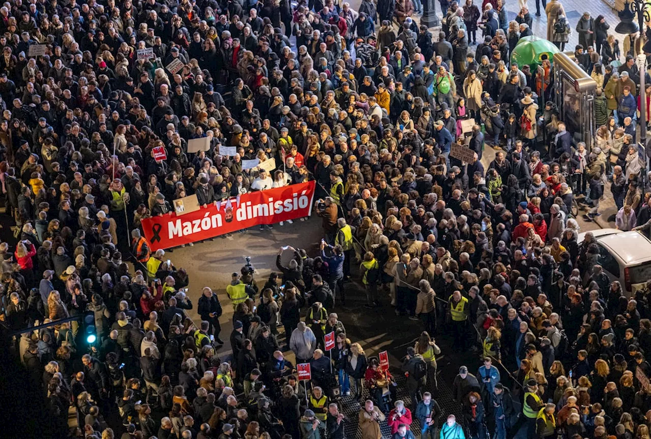 Miles Protestan en Valencia por Gestión del Presidente tras Dana