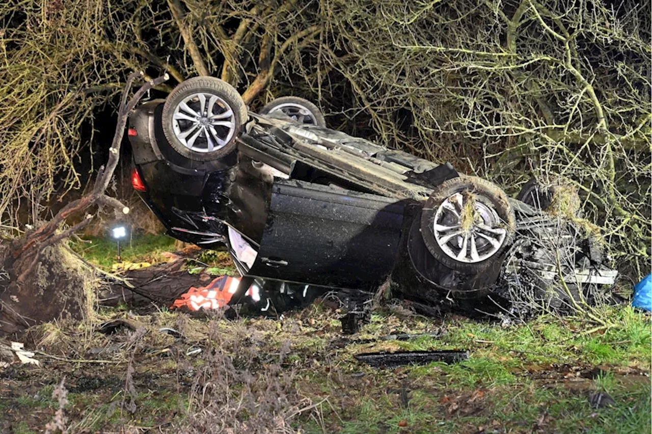 Tödlicher Unfall im Rhein-Erft-Kreis: 19-Jährige stirbt nach Überschlag