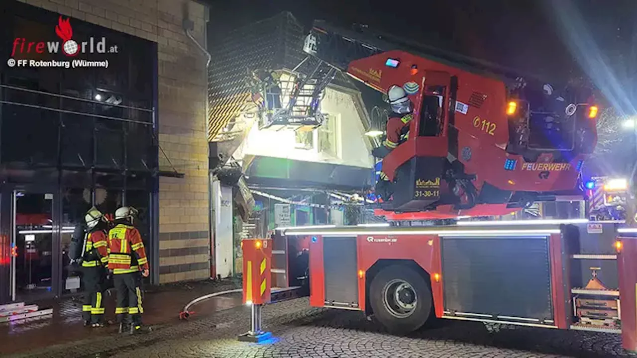 Brand an Dach eines Gebäudes in Rotenburg