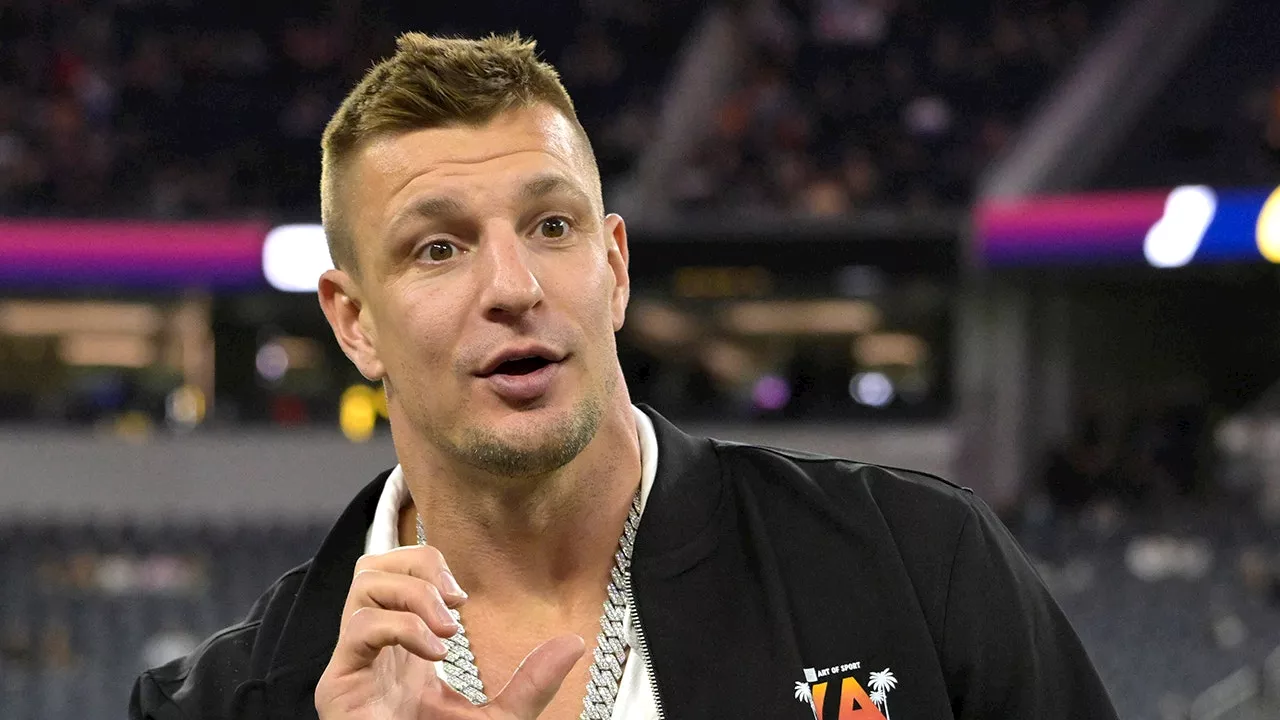 Gronkowski Joins Musk in Calling for Tax Code Simplification