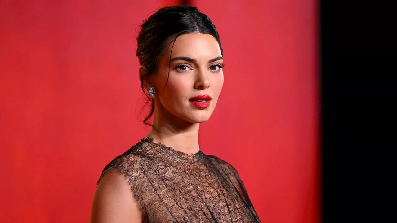 Kendall Jenner's New Bob Is the Perfect Holiday Look