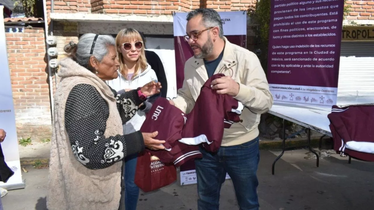 Fernando Mercado Guaida encabeza la entrega de chamarras en la Magdalena Contreras