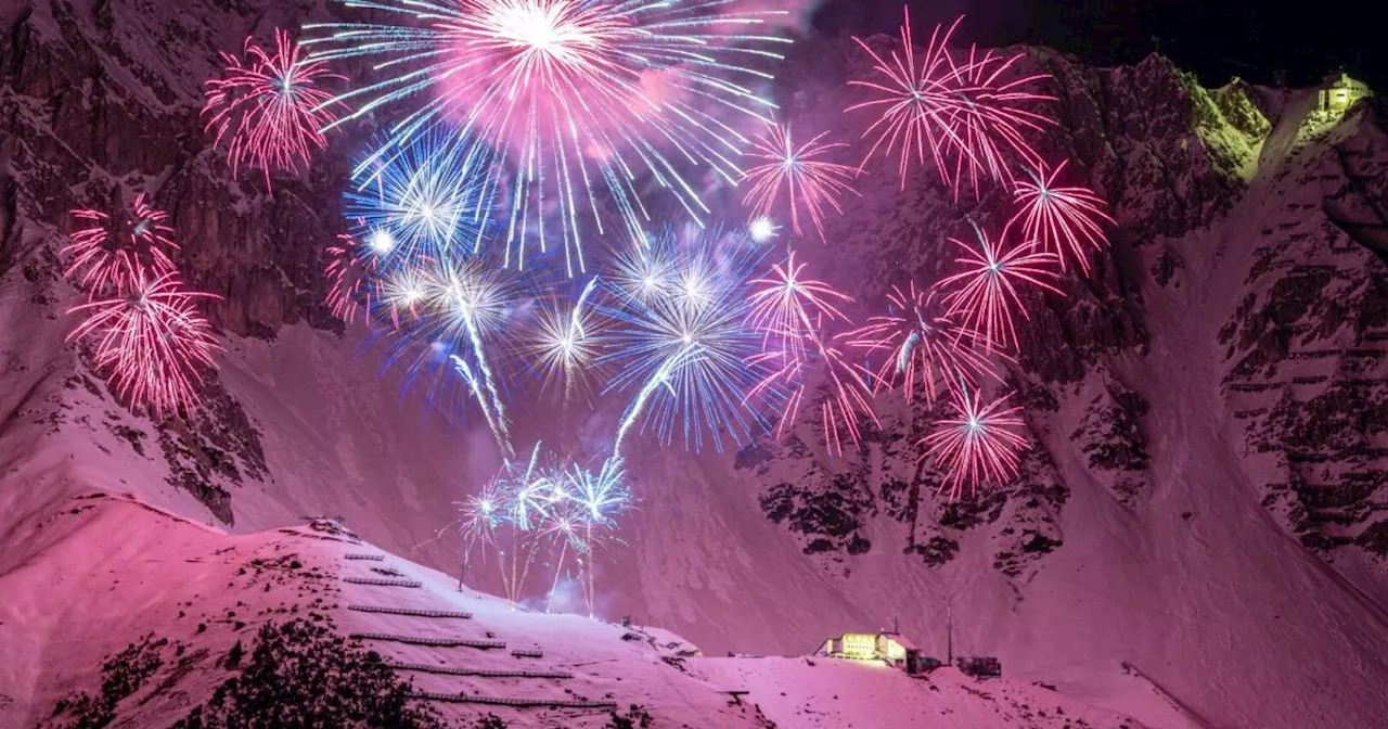 Innsbruck Begrüßt das Neue Jahr mit Lichtshow und Feuerwerk