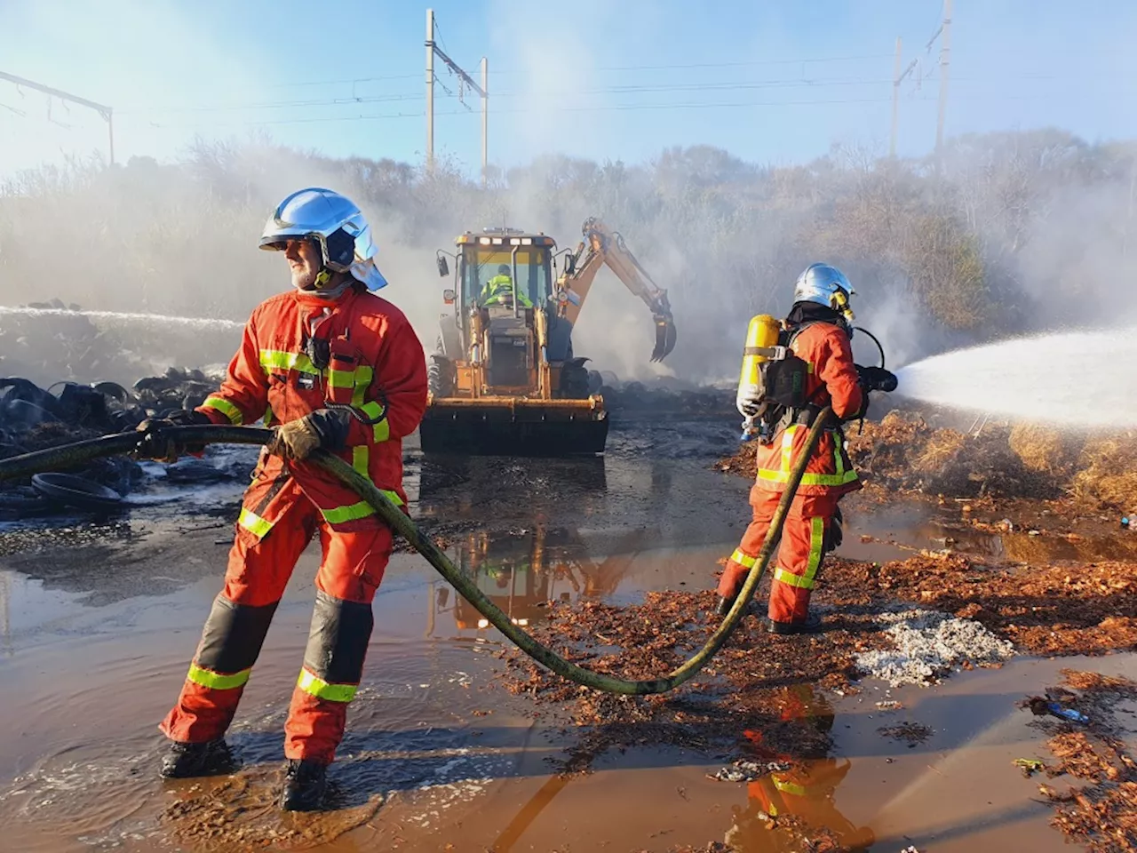 Dans un dépôt de la déchetterie d'Avignon, 300 m³ de déchets partent en fumée