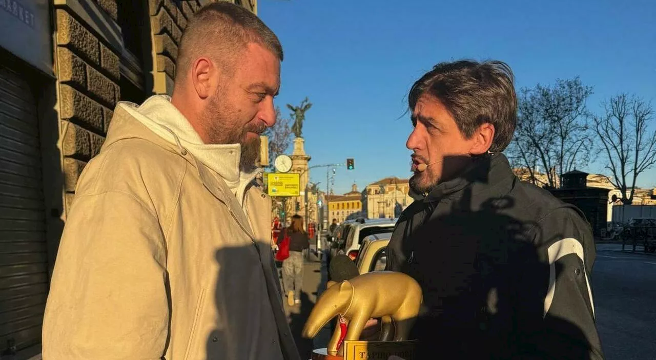 De Rossi riceve il Tapiro d'Oro da Striscia la Notizia