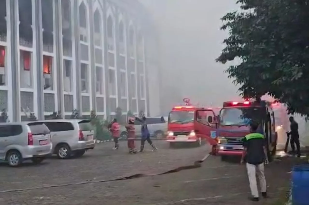 10 Armada Pemadam Kebakaran Dikerahkan, Kebakaran UIN Jakarta sudah Padam