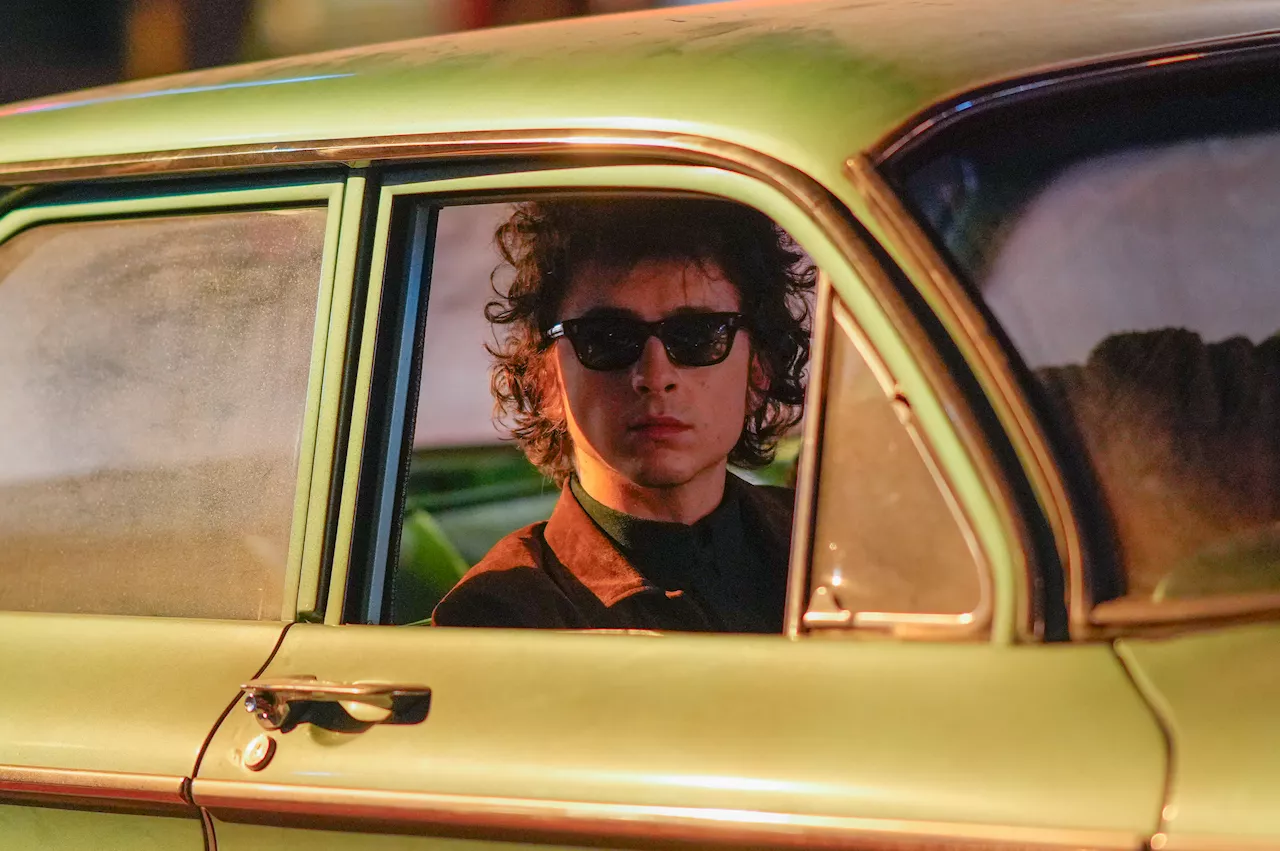 Timothée Chalamet Sings Live as Bob Dylan in 'A Complete Unknown'