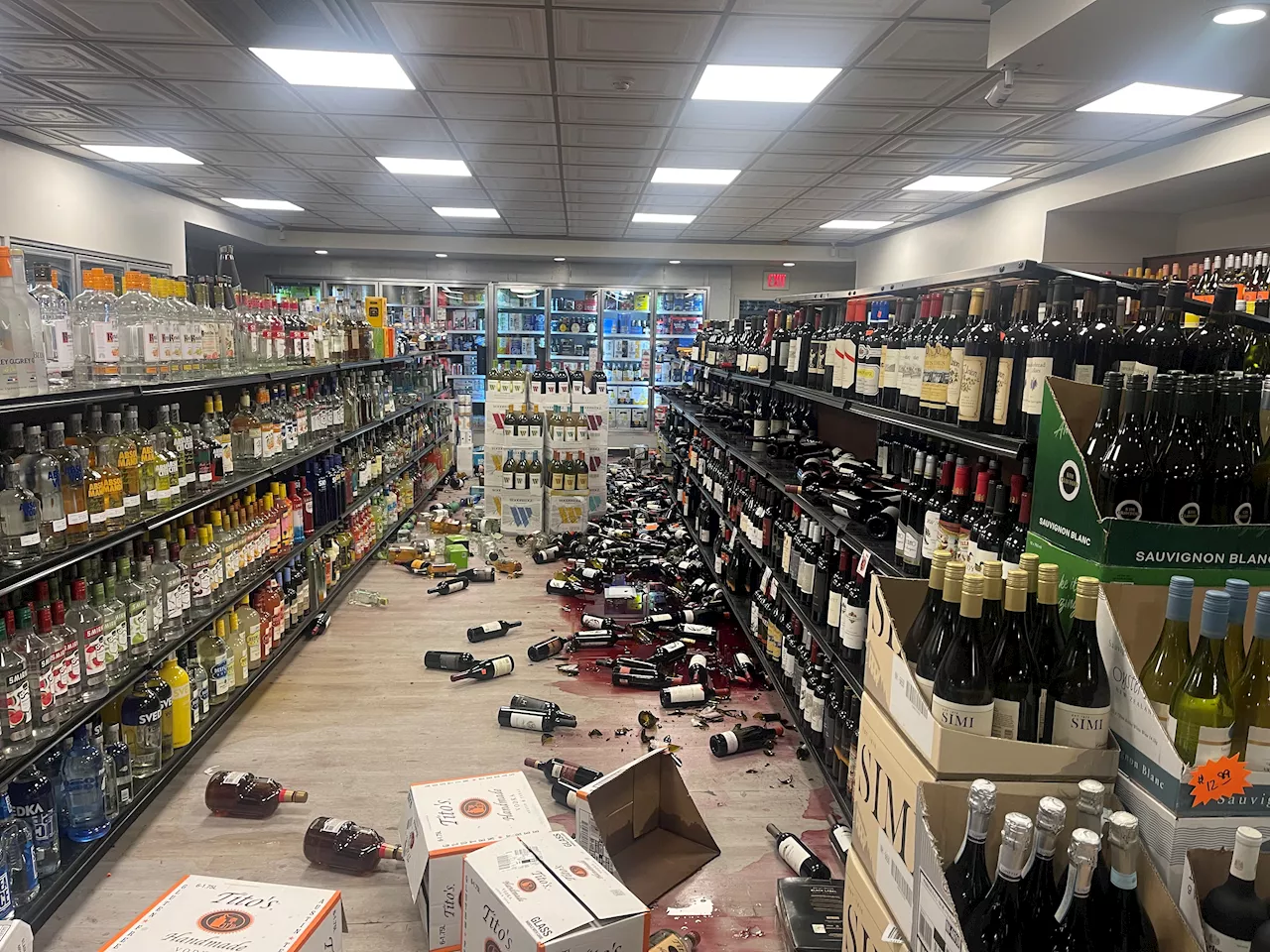 Vandals smash hundreds of bottles at N. Andover liquor store