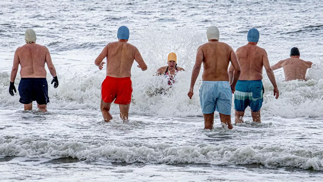 Nieuwjaarsduiken aan de kust afgelast vanwege harde windstoten