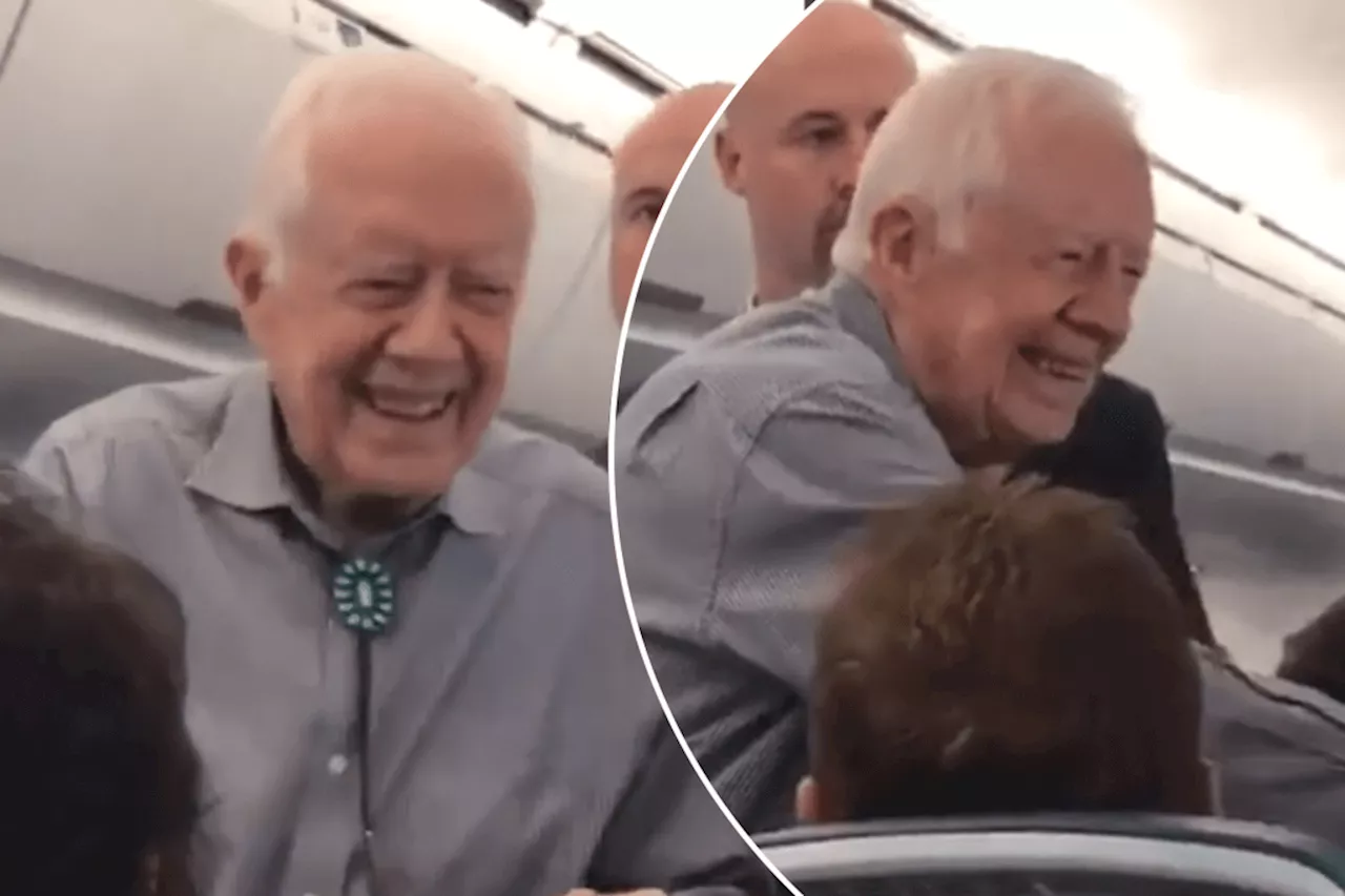 Heartwarming Video Shows Jimmy Carter Greeting Every Passenger on a Delta Flight