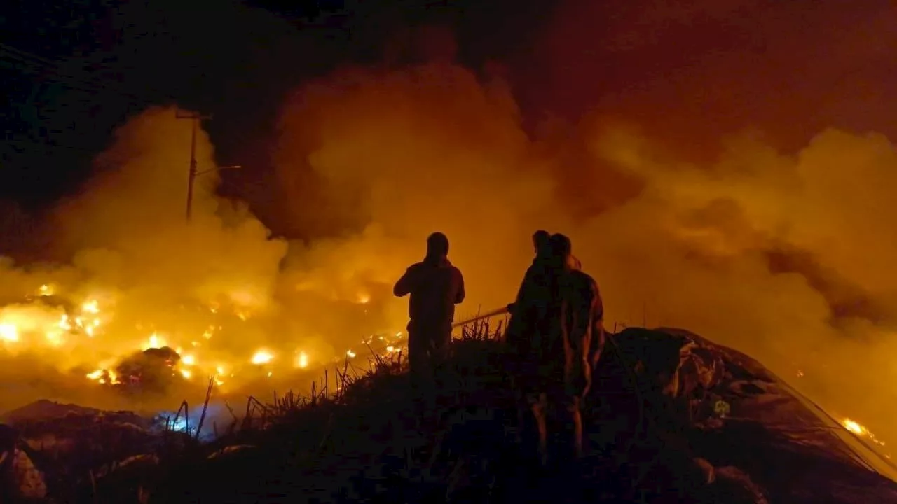 Controlan incendio en basurero de Palo Alto de Abajo en Pénjamo