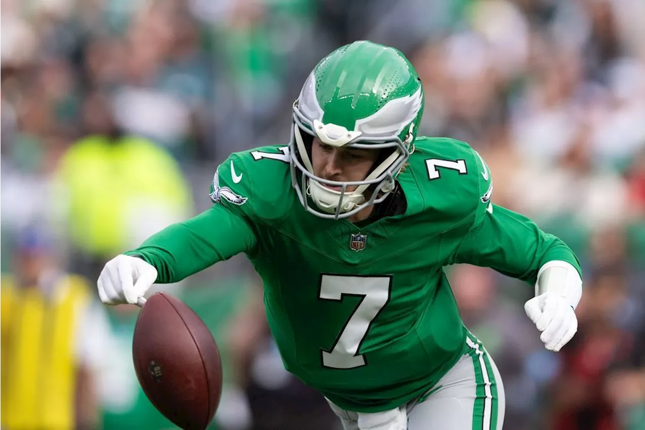 NFL: Quarterback Kenny Pickett von den Philadelphia Eagles blamiert sich mit Fumble-Fail