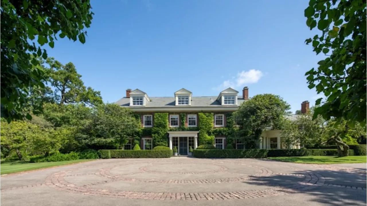 A Historic Chicago Mansion with a Unique Blend of Architectural Styles