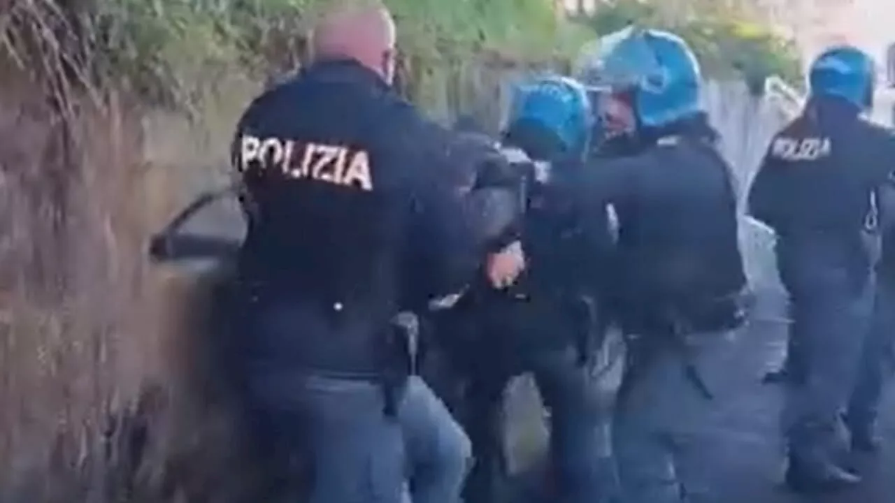 Cariche della Polizia contro Manifestanti in Presidio a un Centro Sociale