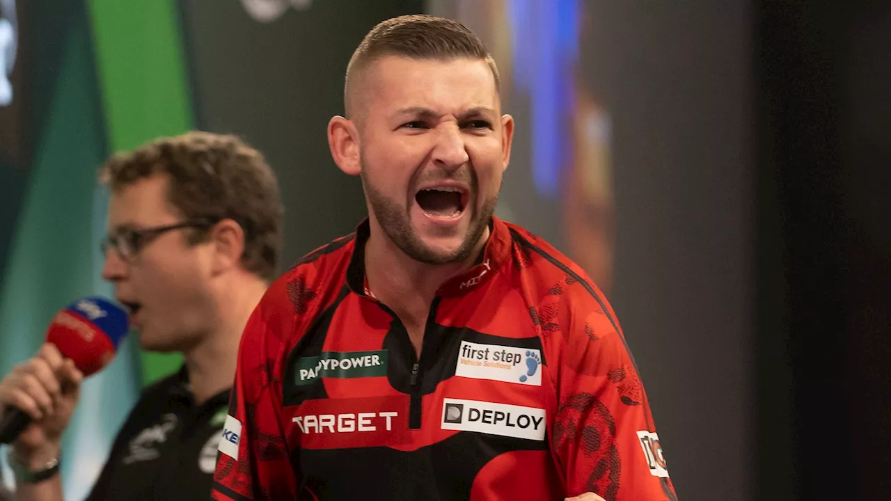 Aspinall Crushes Pietreczko to Reach World Darts Championship Quarters