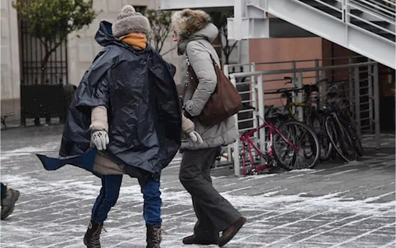 Sole per San Silvestro e Capodanno, poi neve e gelo a gennaio 2025