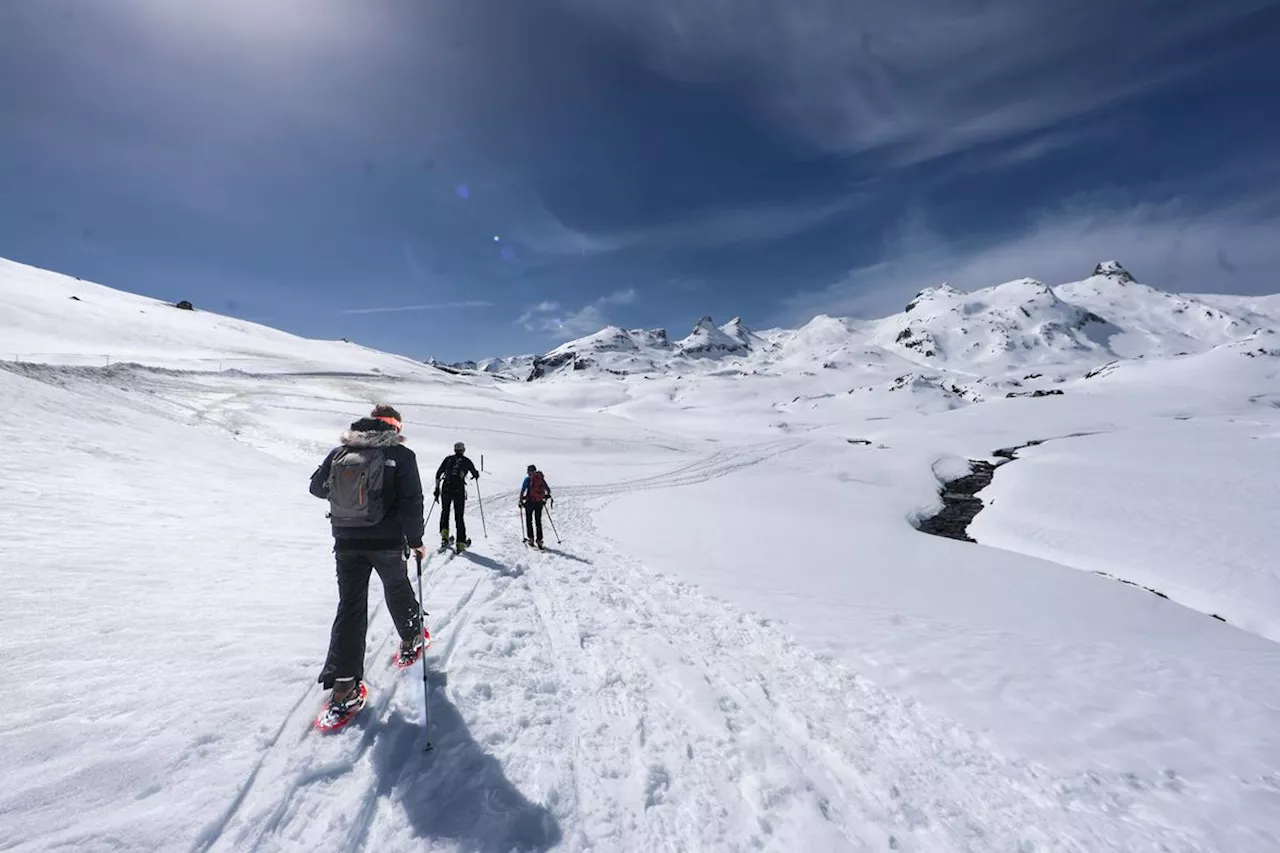 Conditions difficiles en montagne: Prudence requise face à la neige dure