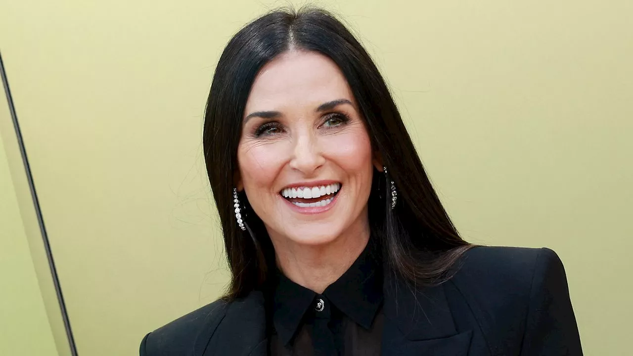 Demi Moore celebra su maternidad con una foto familiar