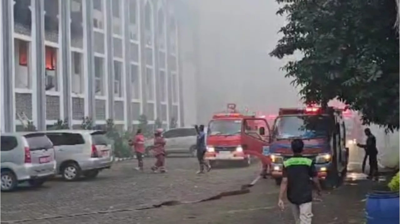 Kebakaran di Gedung Rektorat UIN Tangerang Selatan