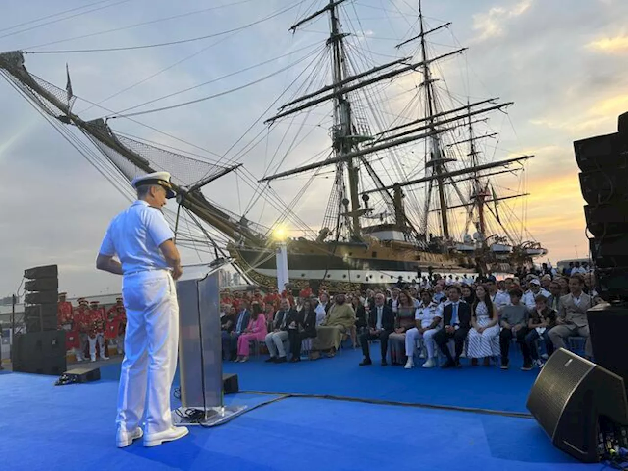 Amerigo Vespucci saluta il nuovo anno ad Abu Dhabi