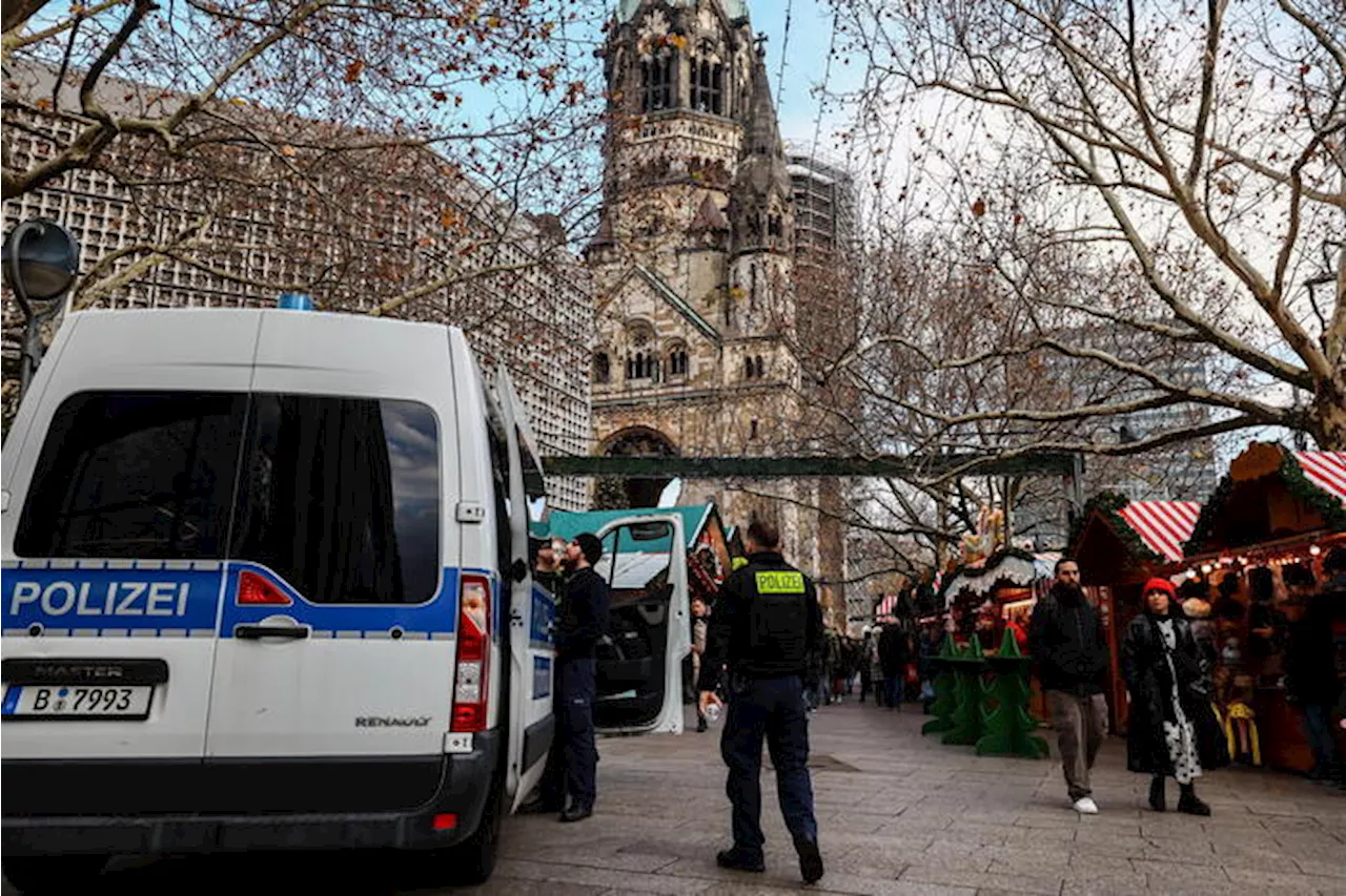 Ferisce passanti con un coltello a Berlino, arrestato. Almeno due feriti