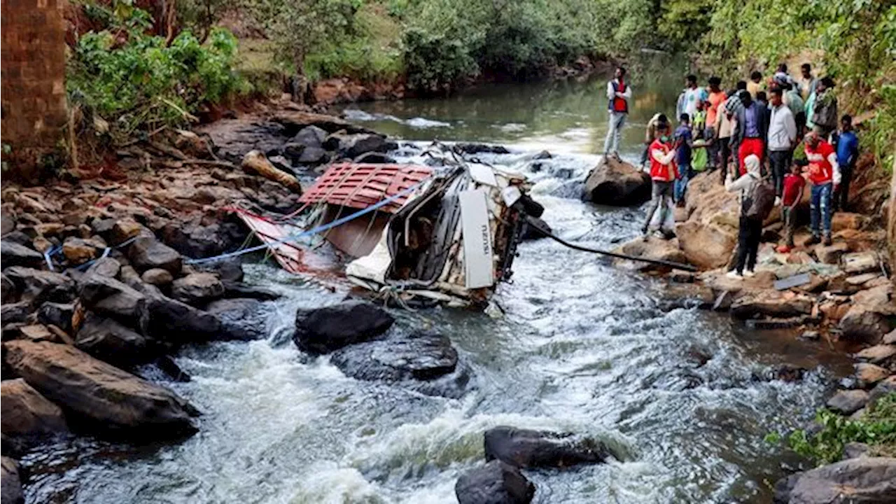 Truk Angkut Penuh Penumpang Terjun Bebas ke Sungai, 71 Orang Tewas