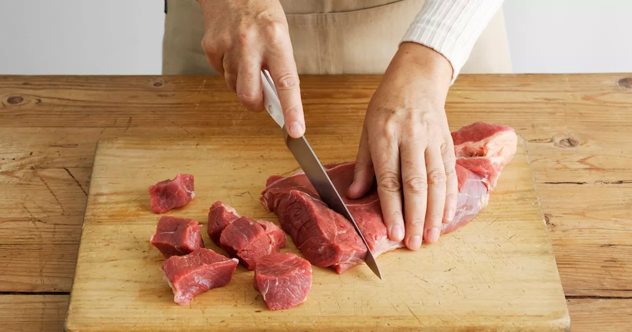 Baking Soda and Lemon: TikTok's Secret to Reviving Your Wooden Chopping Board