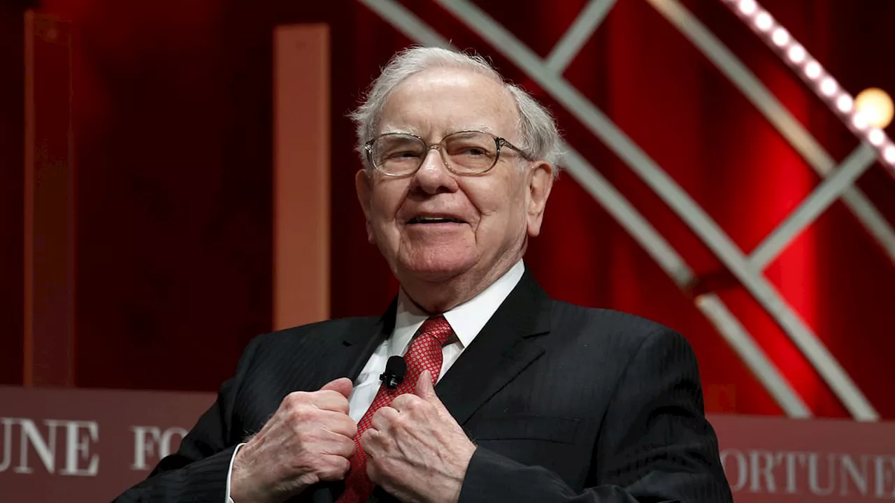 Warren Buffett's 5 Must-Read Books for Investors in 2025