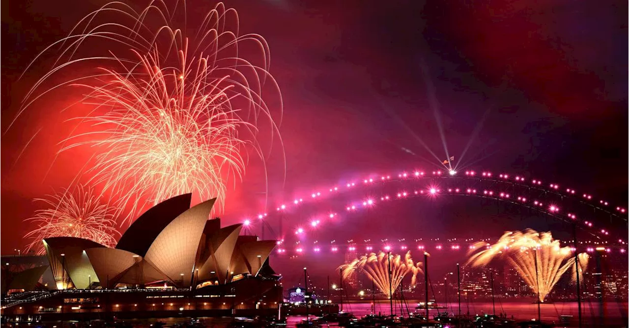 Weltweit Erste Silvesterfeier Und Spektakuläres Feuerwerk In Sydney