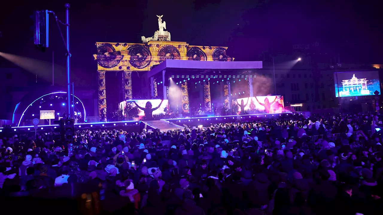  Silvesterparty am Brandenburger Tor in Berlin begonnen