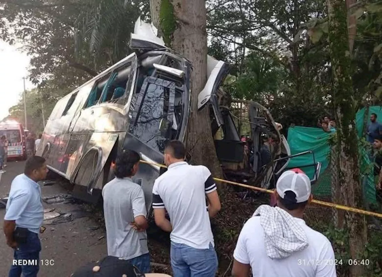 Accidente de bus con publicidad de 'Los Inquietos del Vallenato' en Antioquia