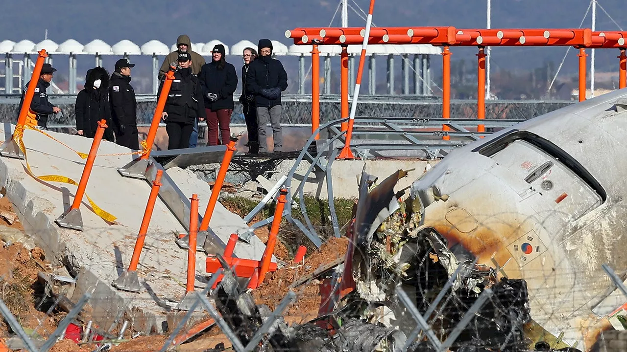 US Investigators Probe Crash Site of South Korean Jeju Air Boeing 737