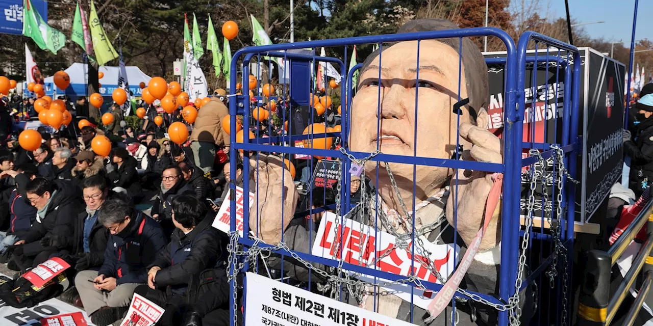 Mandato di arresto per l'ex presidente sudcoreano Yoon Suk-yeol