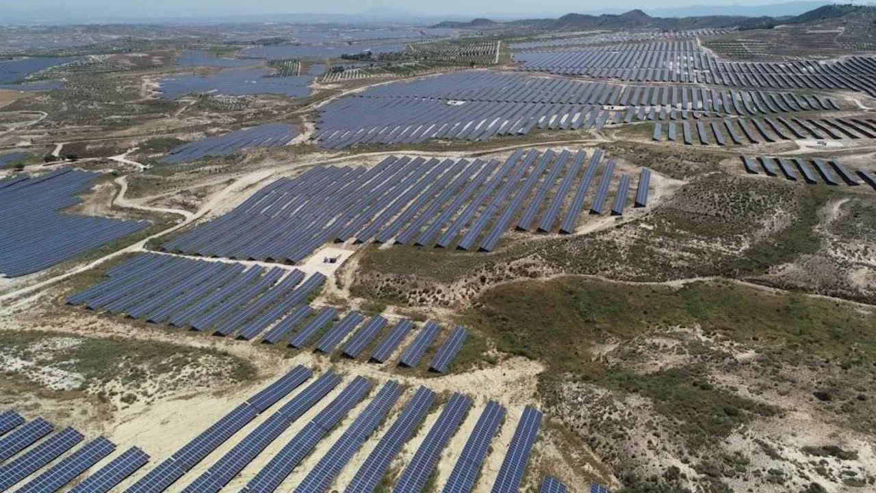 Qualitas Energy anuncia la venta de la gigantesca planta solar española Mula de 494 MW a China Three Gorges Spain