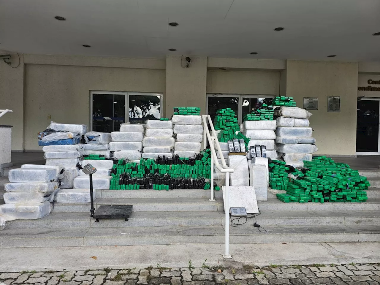 Polícia Civil apreende 5 toneladas de drogas em regiões centrais do Rio